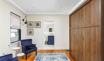 11 Sunshine Ct, Newport, RI 02840