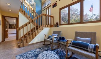 8 Robin Dr, North Kingstown, RI 02852