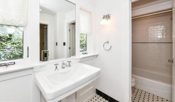 1812 N RANDOLPH St, Arlington, VA 22207