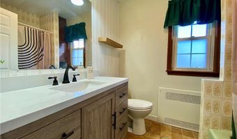 28 White Pkwy, North Smithfield, RI 02896