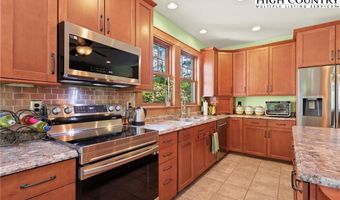 140 Library Ln, Banner Elk, NC 28604