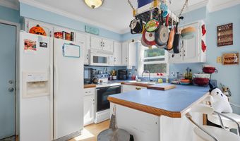 5135 Cheryl Dr, Almont, MI 48003