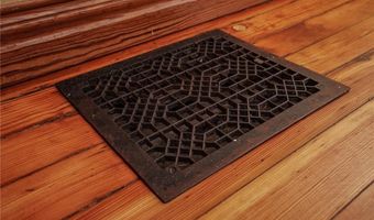 1115 7th St, Baldwin City, KS 66006