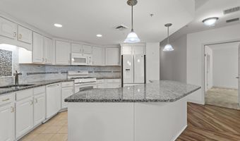 65 Hawthorne Dr 106, Bedford, NH 03110