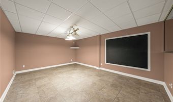 875 Cascades Dr, Aurora, OH 44202