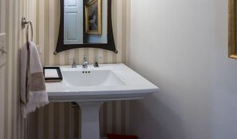 219 S ROYAL St, Alexandria, VA 22314
