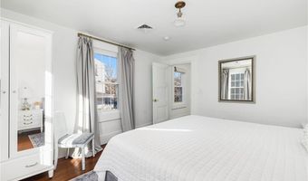 17 Old Beach Rd, Newport, RI 02840