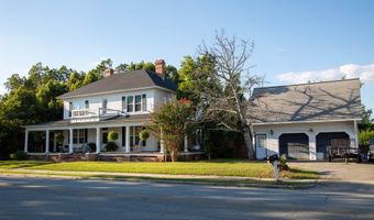 66 Weaver St, Baxley, GA 31513