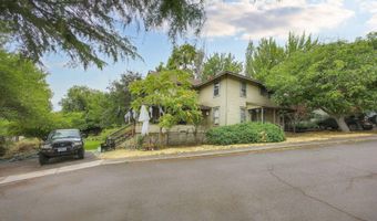 715 N Main St, Ashland, OR 97520