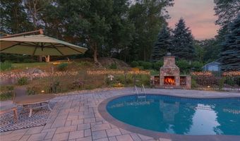 36 Beauchamp Dr, North Kingstown, RI 02874