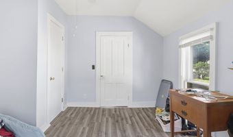319 NE 6th St, Abilene, KS 67410