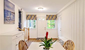 9 Roberta Dr, Barrington, RI 02806
