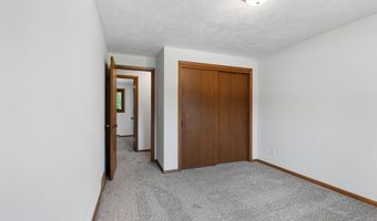 2407 S CLOVER Ln, Appleton, WI 54915