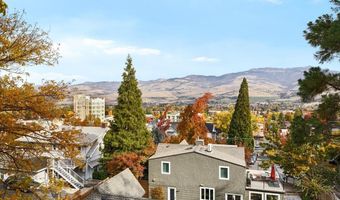 327 Ravenwood Pl, Ashland, OR 97520