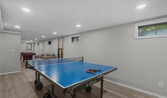 75 Walnut Dr, East Greenwich, RI 02818