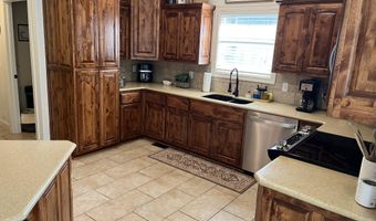 1025 Nickolas St, Aurora, MO 65605