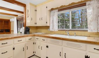 9 Valley Dr, Bristol, RI 02809