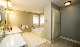 11474 W Laketowne Dr, Albertville, MN 55301