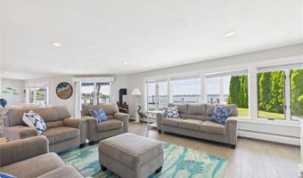 72 Marine Dr, Narragansett, RI 02882