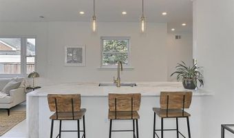 2501 CREST St, Alexandria, VA 22302