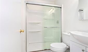 557 W GLENN Ave B-301, Auburn, AL 36830
