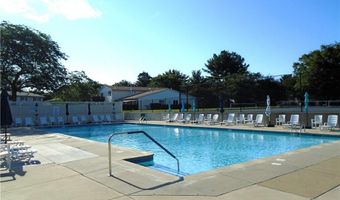 1011 Williamsburg Cir, Warwick, RI 02886