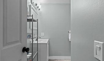 66 Girard Ave 114, Newport, RI 02840