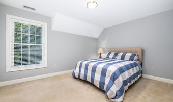 176 Fox Hollow Ln, Bristol, CT 06010