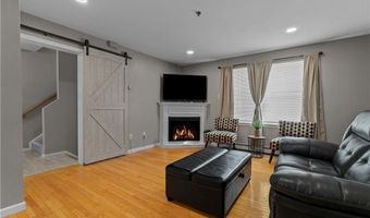 231 Maple Ave 203, Newport, RI 02840