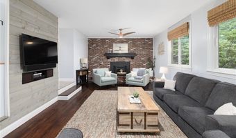 12 Robin Vale Dr, Glocester, RI 02857