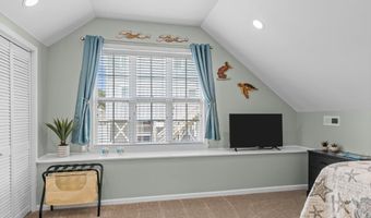 125 Pelican Dr, Atlantic Beach, NC 28512