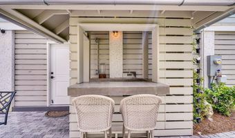 1068 Capersview Ct, Awendaw, SC 29429