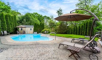 12 Fawn Ridge Dr, Brookfield, CT 06804