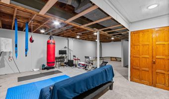 1015 N Maple Rd, Ann Arbor, MI 48103