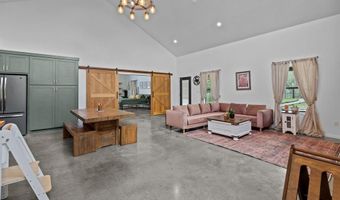 707 Wells Ln, Weatherford, TX 76085