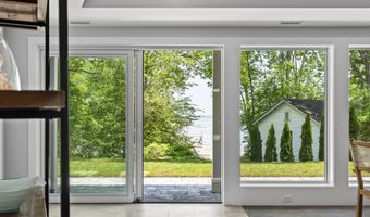 24 Amerescoggin Rd, Falmouth, ME 04105