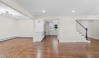 22 Guilette Pl, Amityville, NY 11701