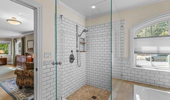 551 Strawberry Ln, Ashland, OR 97520