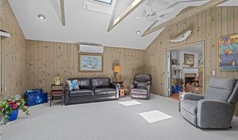 112 County Rd, Barrington, RI 02806