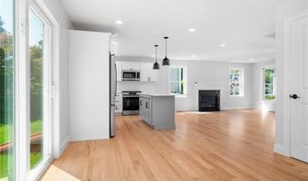 52 Governor St, Cumberland, RI 02864