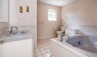 33 Oak Hill Dr, Johnston, RI 02919