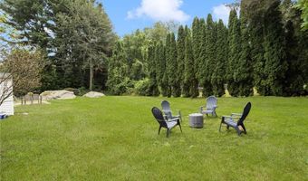 7 Jencks Rd, Cumberland, RI 02864