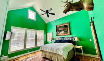 156 Lake Oglethorpe Dr, Arnoldsville, GA 30619