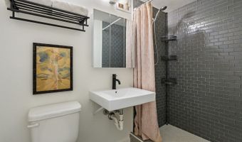 445 Kaiolu St 812, Honolulu, HI 96815