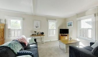 36 Dixon St, Newport, RI 02840