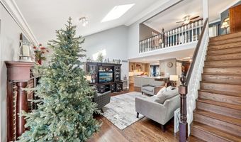 302 Fox Hollow Woods Dr, Ballwin, MO 63021