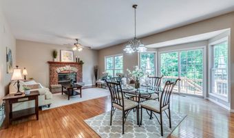 1515 Dietrich Glen Dr, Ballwin, MO 63021