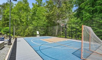 14 Aspen Ln, Bedford, NH 03110