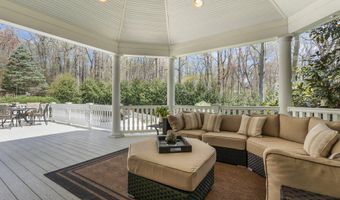 14 Bunker Hill Dr, Middletown, NJ 07748