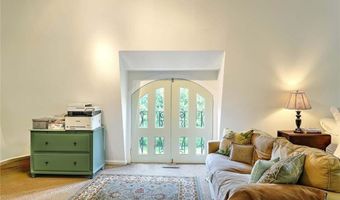 12 Howe St, Bristol, RI 02809
